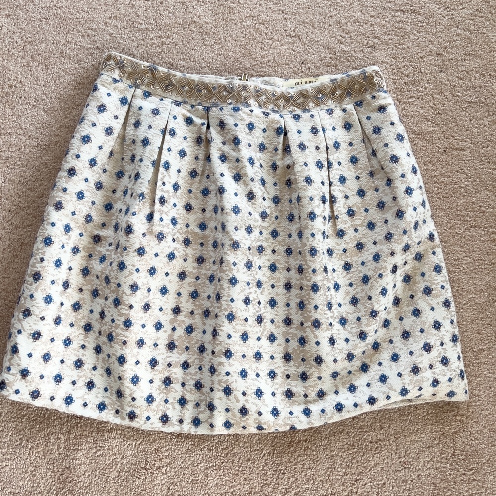 NWOT: Beautiful Skirt, perfect for an event! (Medium)